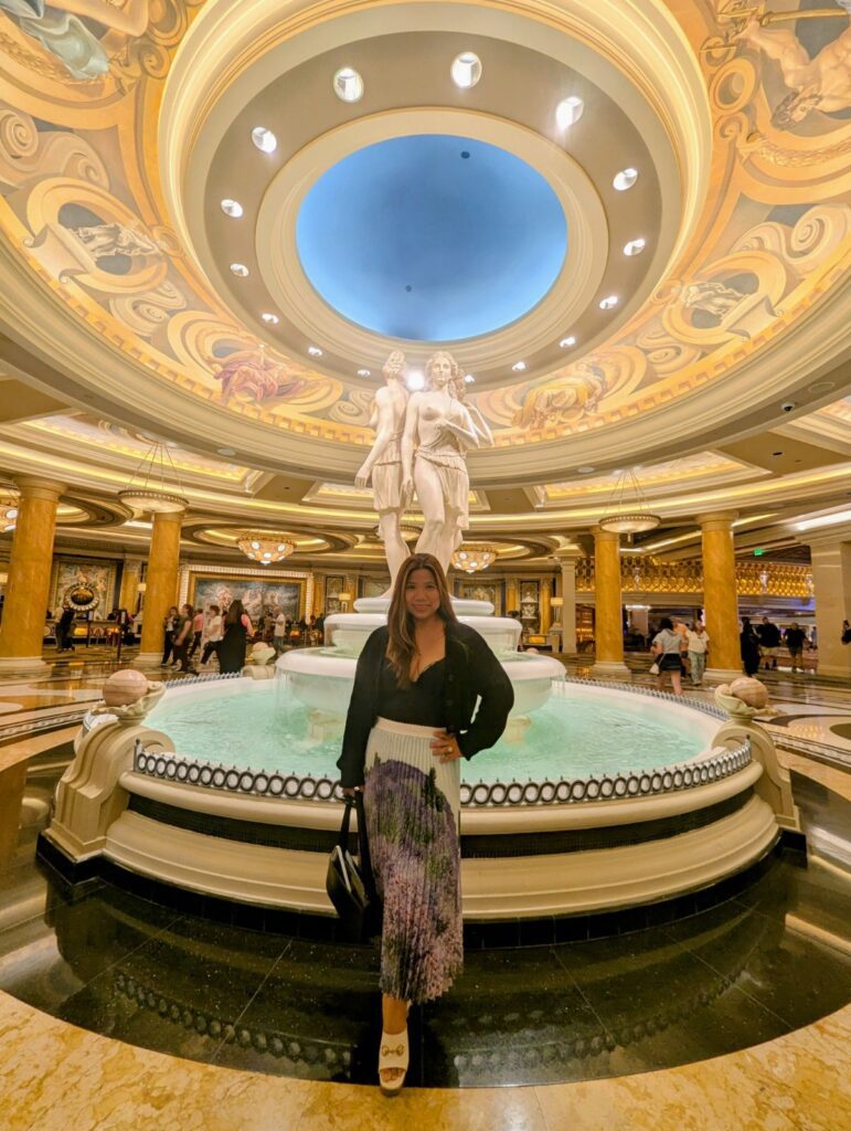 the  three  graces fountain statues at caesars palace hotel las vegas