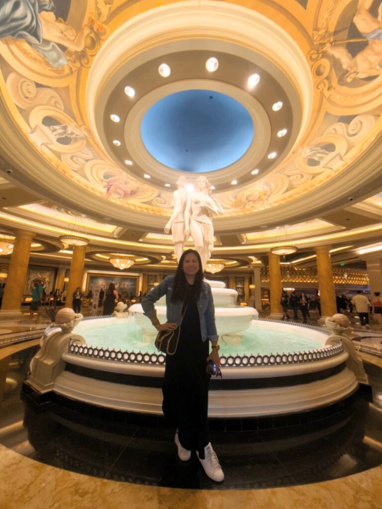 the  three  graces fountain statues at caesars palace hotel las vegas