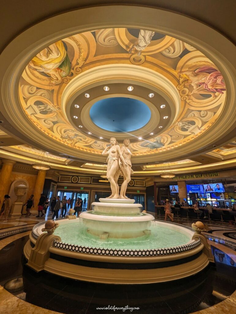 the  three  graces fountain statues at caesars palace hotel las vegas