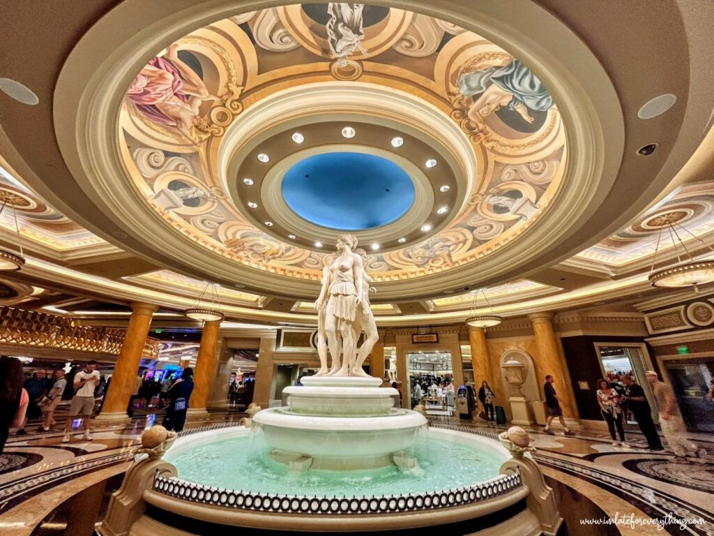 the  three  graces fountain statues at caesars palace hotel las vegas