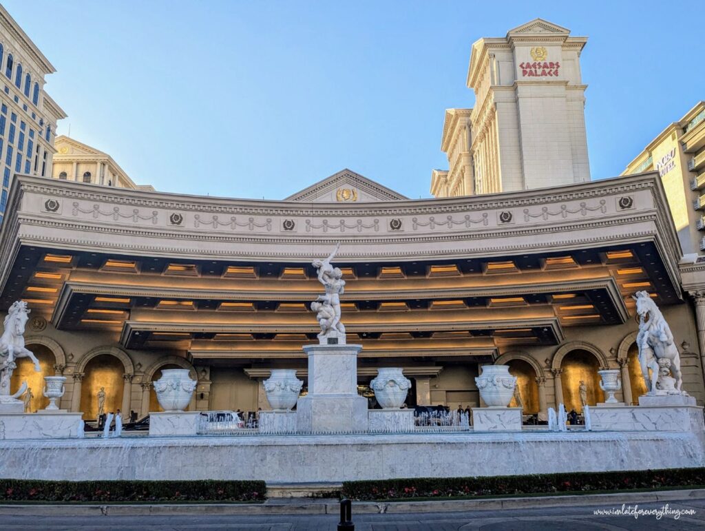 caesars palace statues at main lobby
