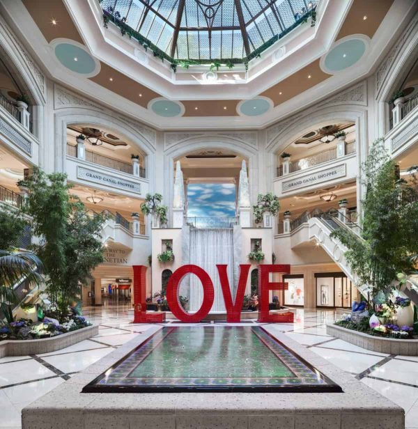 LOVE installation the palazzo hotel las vegas